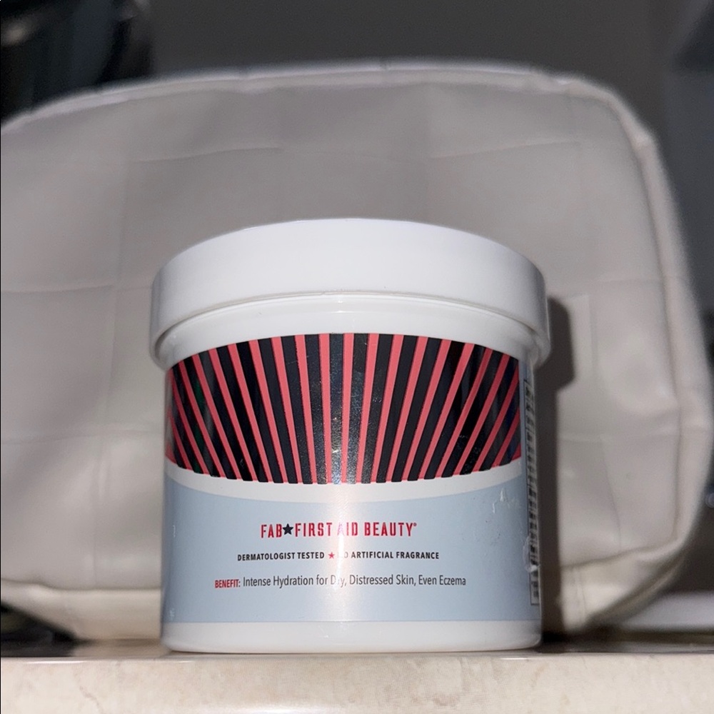 First Aid Beauty ultra repair Cream